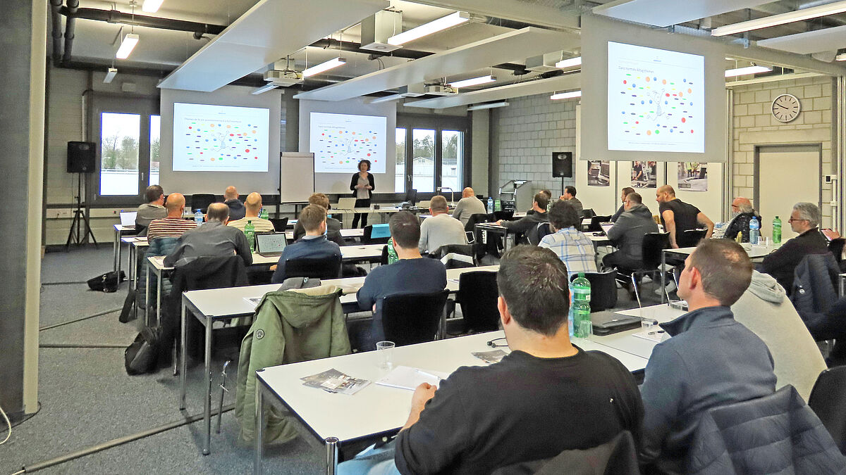 Sue Liechti von der Mehrsicht AG bei ihrem spannenden Referat in Aarberg zum Thema «Die Rolle der Selbstführung bei Kundenreklamationen».