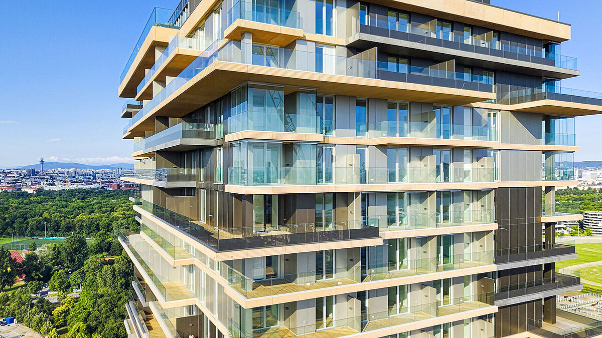 Der Wohnturm «Grünblick» vereint Nachhaltigkeit und modernes Design in Wiens Stadtentwicklungsprojekt Viertel Zwei.