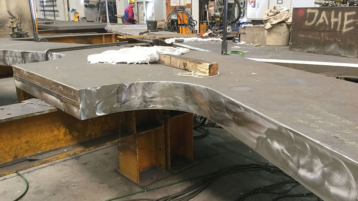 Photo : Max Bögl GmbH & Co. KGLe joint en bout des tôles d’acier de construction à grain fin et haute résistance de Dillinger a été arasé.