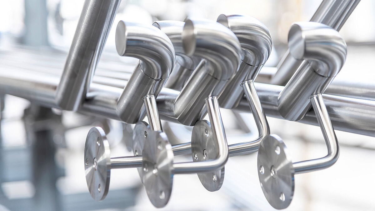 Handläufe aus Edelstahl.