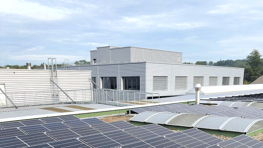 Die Photovoltaikanlage des Bildungszentrums in Aarberg.
