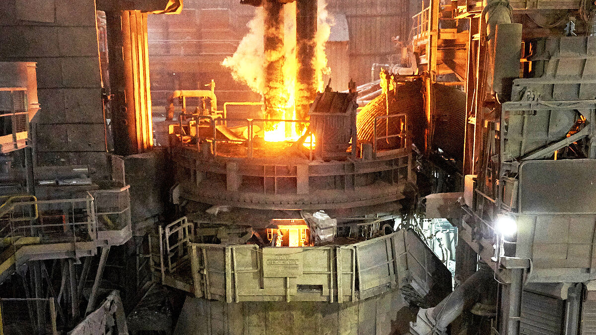 Saarstahl Ascoval schmilzt den Stahlschrott im Elektrolichtbogenofen (EAF) ein.
