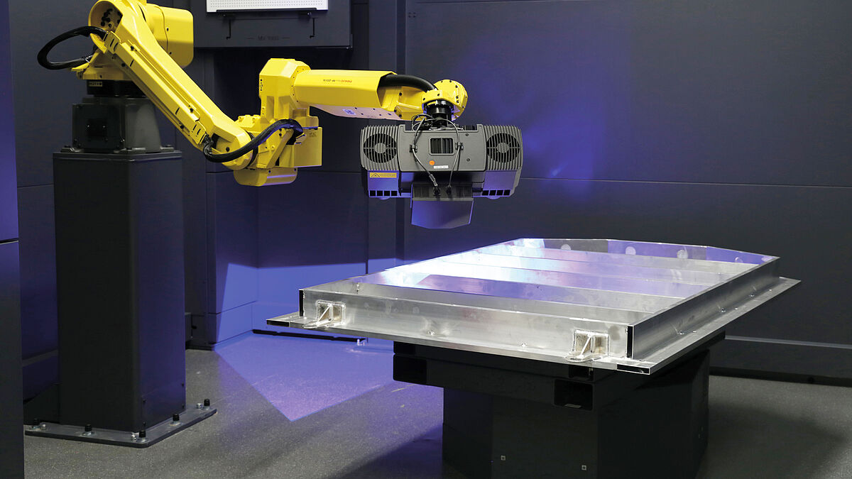 Das optische 3D-Vermessungssystem mit hochauflösender Kamera erkennt minimale Abweichungen und Bauteilverzug.
