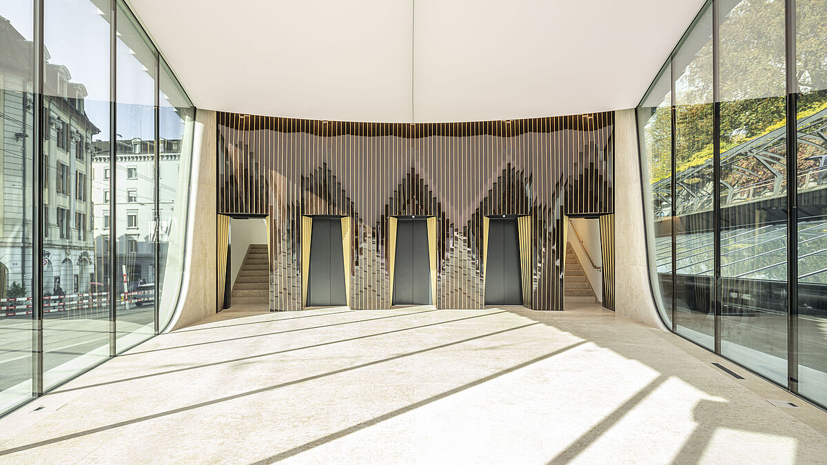 Innenansicht der Erdgeschossverglasungen.  Im Print weglassen