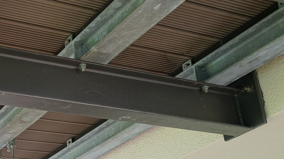 Längsträger mit Gleitlagern.