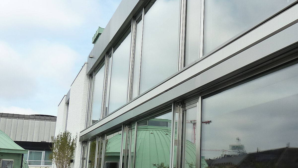 Ansicht der Rückseitigen Aufstockungsfassade. Bild Redaktion.  Im Print weglassen!