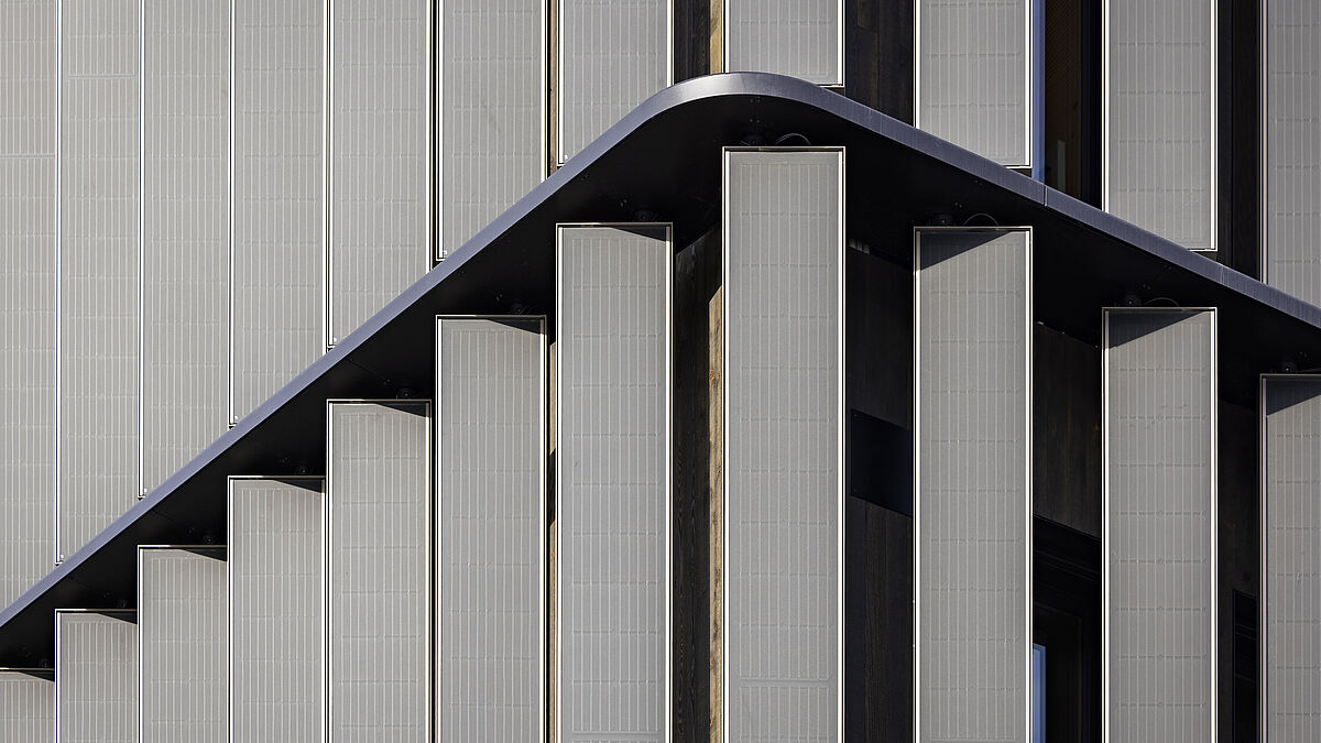 Eckansicht: Insgesamt waren 740 Frästeile aus Stahl und Aluminium zur Befestigung der Lamellen erforderlich.