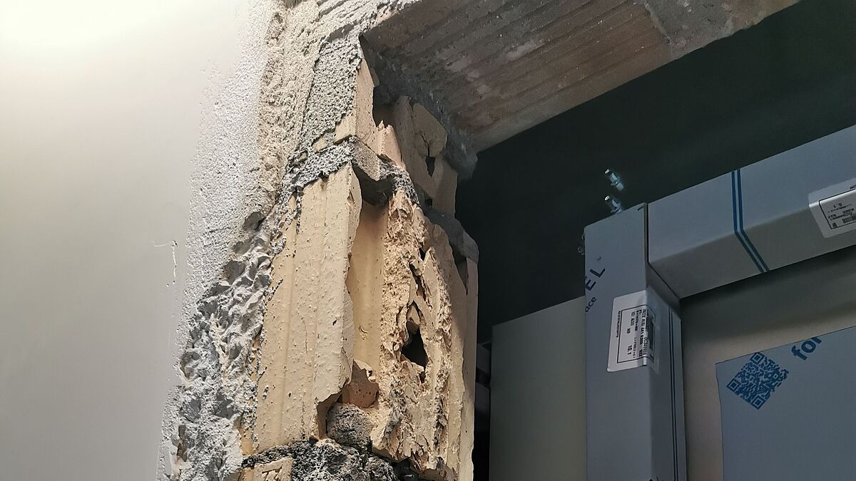 Von der Bausituation zur fertigen Ausführung. Die baulichen Gegebenheiten konnten nur mit einem flexiblen System bewältigt werden.