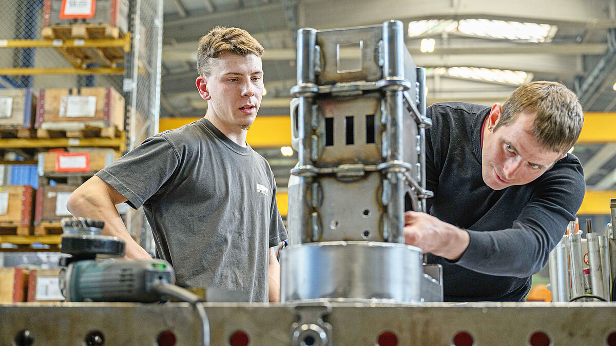 Julian Gemperli a passé une semaine en avril à Altdorf, chez Ruch Metallbau AG, pour s'entraîner intensivement avec le vice-champion du monde Thomas Zurfluh. 