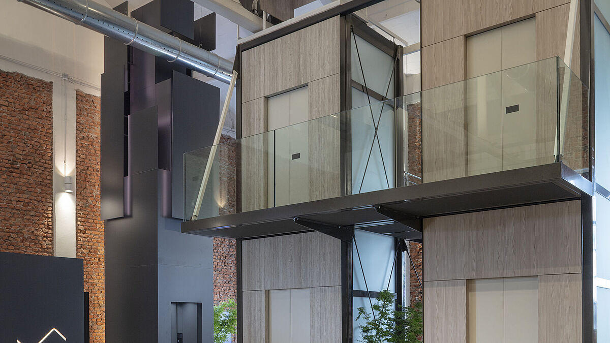 Zur spektakulären Präsentation des neuen Schindler X8 auf der Milan Design Week 2025 leistete die Wyss Aluhit AG einen massgeblichen Beitrag.