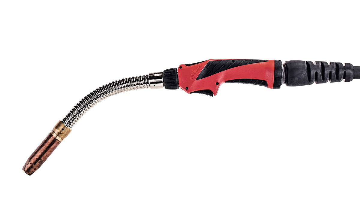 Fronius bietet für MIG/MAG als auch für WIG flexible Brennerkörper, die individuell in Form gebogen werden können und sich somit für besonders herausfordernde Bauteil-Zugänglichkeiten eignen.