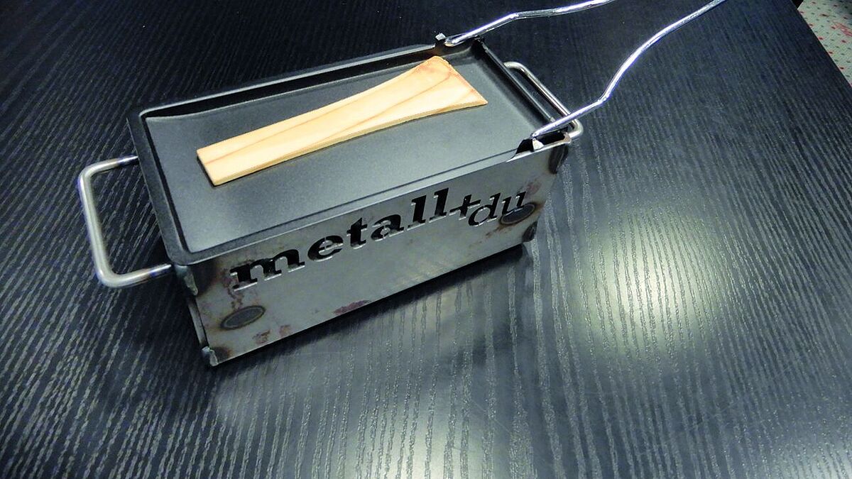 Nützliches Ergebnis eigener Schaffenskraft: ein kleiner Raclette-Ofen.