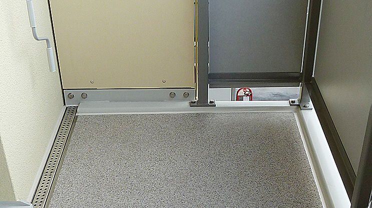 Les systèmes d’évacuation d’eau côté façade nécessitent une planification et une mise en œuvre minutieuses.