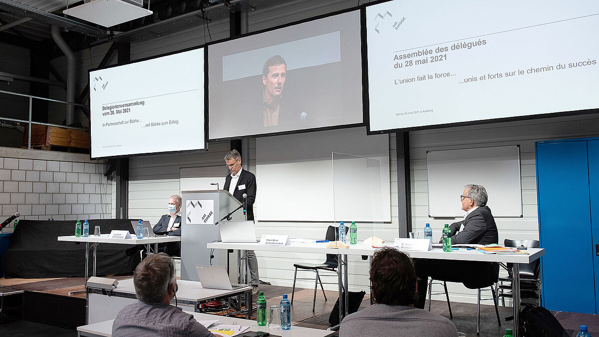 Alle Verbandsmitglieder hatten die Möglichkeit, die drei Versammlungen online in einem Live-Stream auf den Websites von AM Suisse mitzuverfolgen.