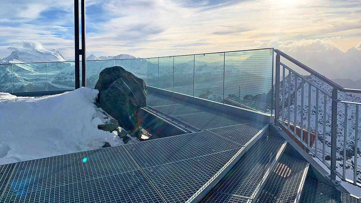 La protection des oiseaux a également été prise en compte avec des lignes horizontales sérigraphiées bien visibles pour eux.