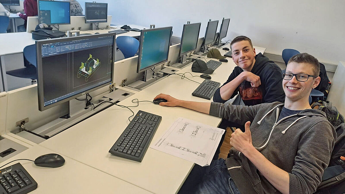 3D-Planung eines Schaufelrad-Katamarans. Das Objekt ist nicht Alltag im Metallbau, Materialien und Verarbeitungsarten jedoch schon.