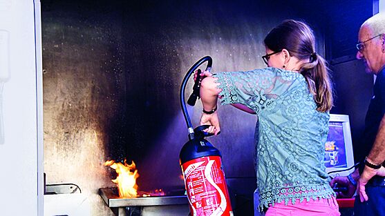 Die korrekte Bedienung des Feuerlöschers ist von grosser Wichtigkeit.