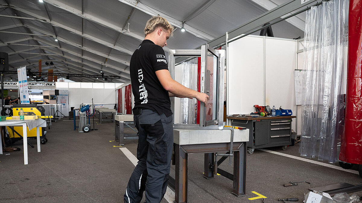 Um die Tätigkeiten des Berufs besser aufzuzeigen, mussten die Teilnehmenden eine digitale Massaufnahme machen.  (Bei Bedarf im Print weglassen)