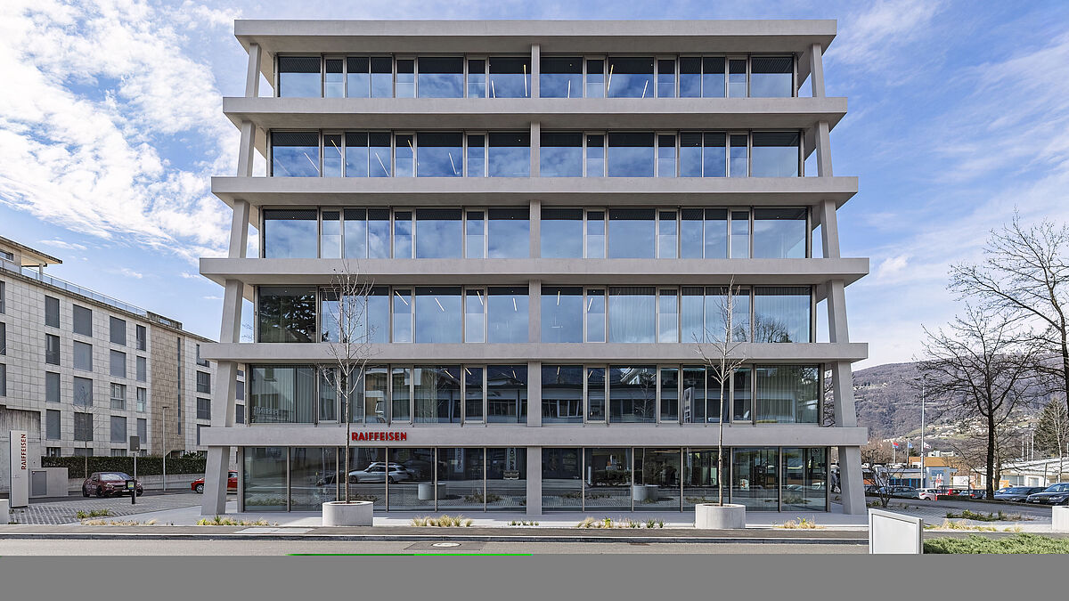 Die äussere Tragstruktur ist klar von der Gebäudehülle losgelöst.