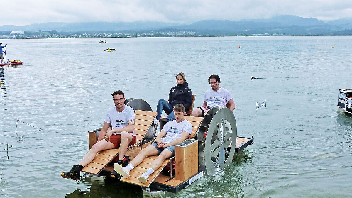 Groupe 1 « Gigolo to go ». Un coup d’œil suffit : priorité non à la rapidité, mais au confort. Combinaison réussie de métal et de bois.