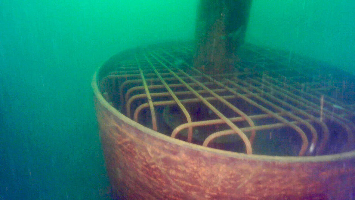 Fundamentschalung mit Armierungsgitter.