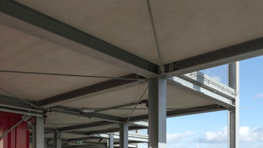 Die Laubengänge sind wesentlicher Bestandteil des Brandschutzkonzepts und gleichzeitig ein Begegnungsort.