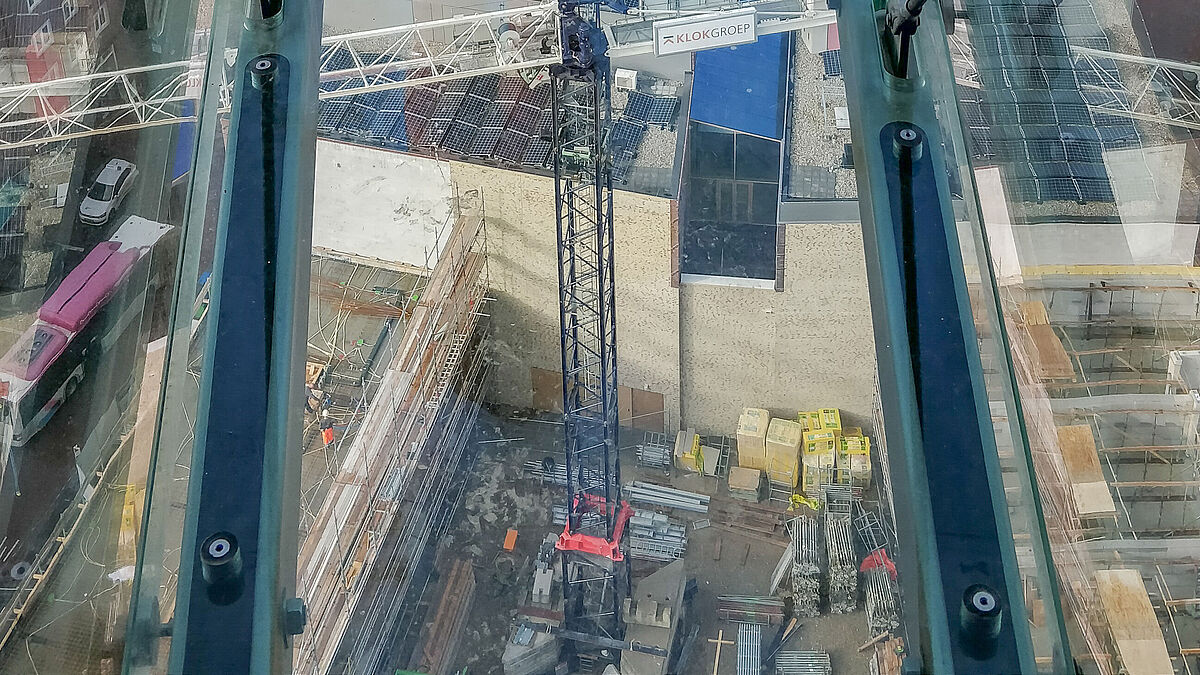 Blick in Richtung Westen: In Sachen Transparenz sind die Balkone kaum zu überbieten.Bild: © Raimond Spekking / CC BY-SA 4.0 (via Wikimedia Commons) 