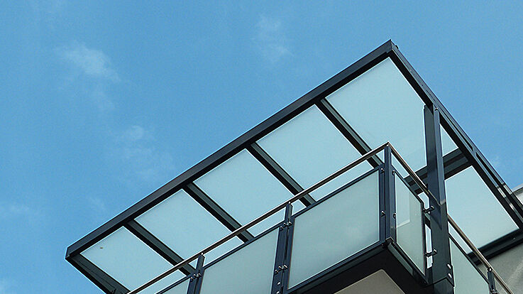 Auch nicht verglaste Balkone werten eine Wohnung nutzungstechnisch auf.