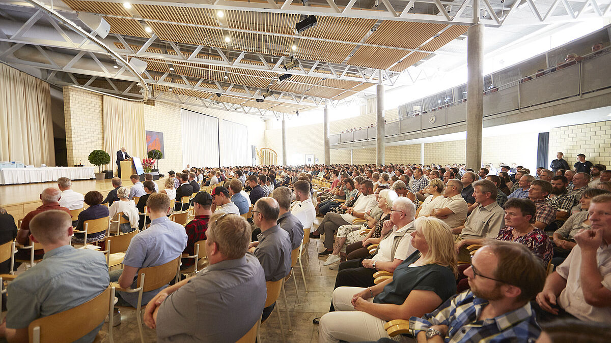 Rund 600 Personen besuchten die Abschlussfeier der 133 erfolgreichen Absolventen.