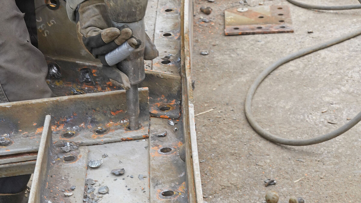 La rupture des rivets s’est avérée être une véritable tâche herculéenne.