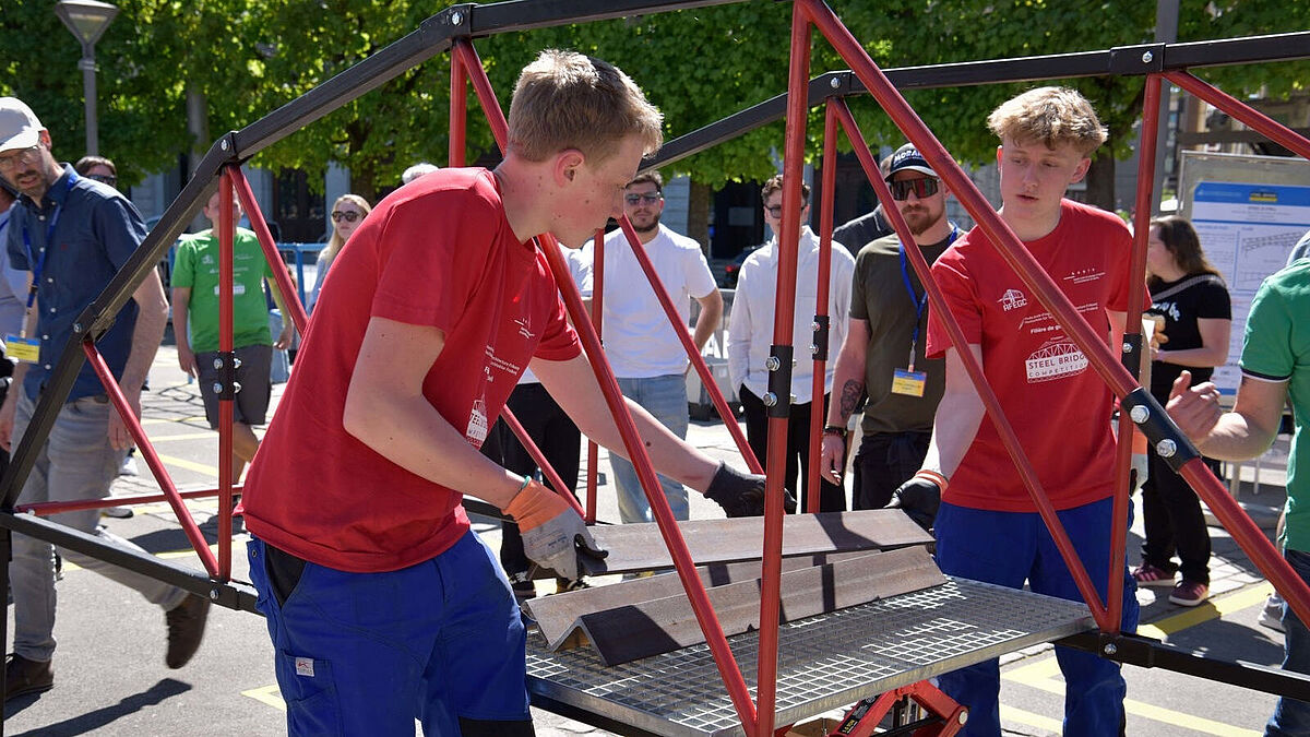 Die Brücken tragen Prüfgewichte bis zu 600 kg.