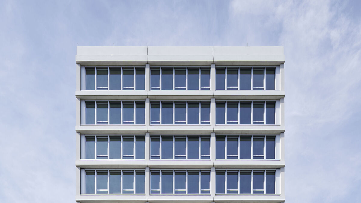 An der Fassade des «QH Track» kommt das hochselektive Sonnenschutzglas Climatop Cool-Lite xtreme 70/33 von Saint-Gobain Glass zum Einsatz. 