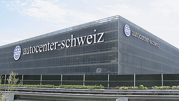 Avec 7000 m 2  c’est la plus grande façade grillagée de Suisse