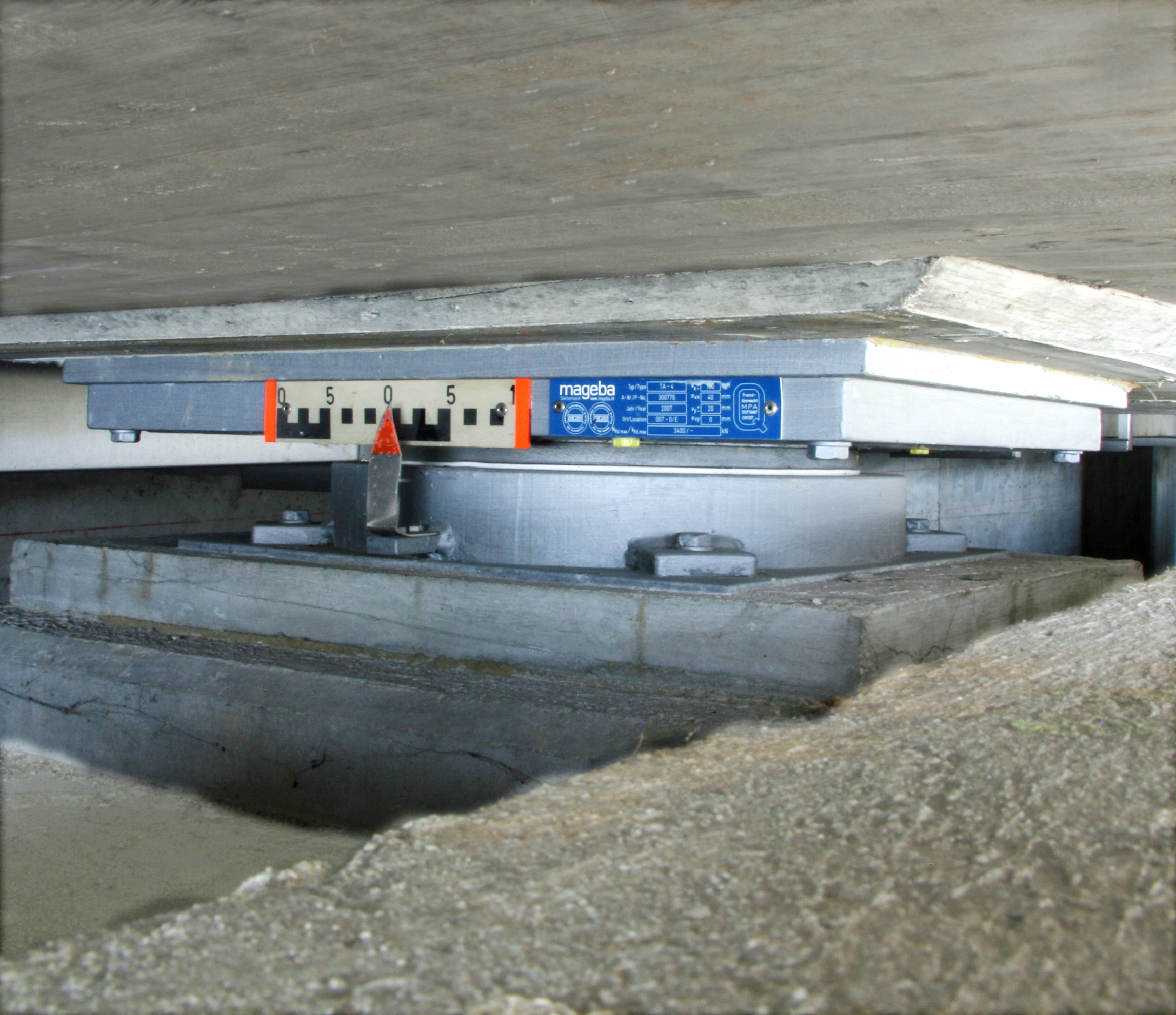 Bild 4: Als Bauprodukt in unserer Branche gilt beispielsweise ein Brückenlager.